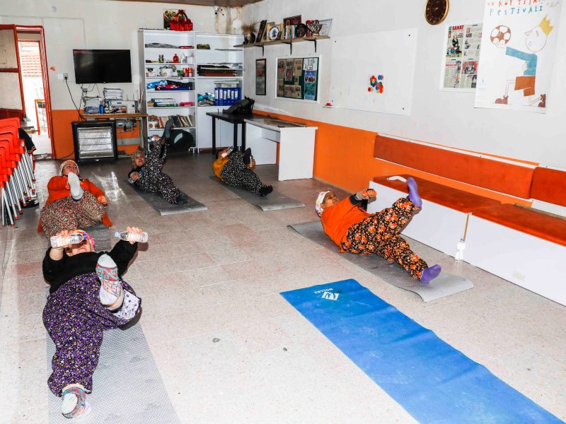 Ulamış köyü kadınları pilates yapıyor