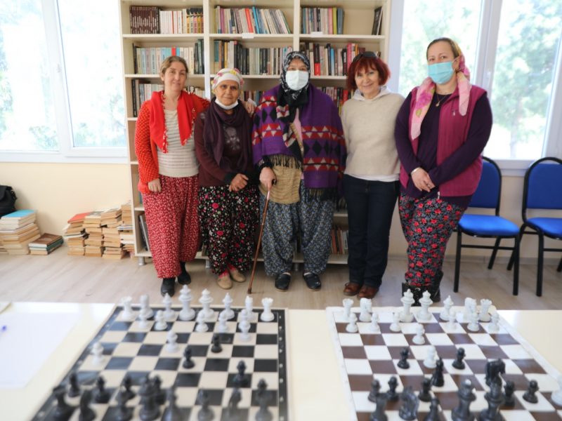 Seferihisar Belediyesi’nden Alzheimer’ı mat edecek proje: “Satranç Oyna Alzheimer Olma”