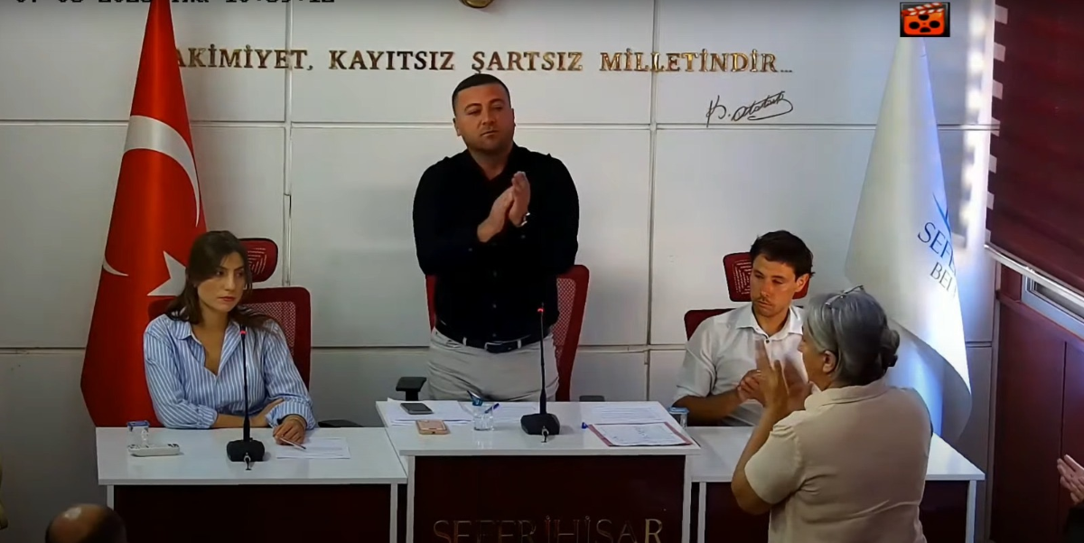 Belediye Meclisinde dayanışma mesajı: Belediye Personeli ayakta alkışlandı