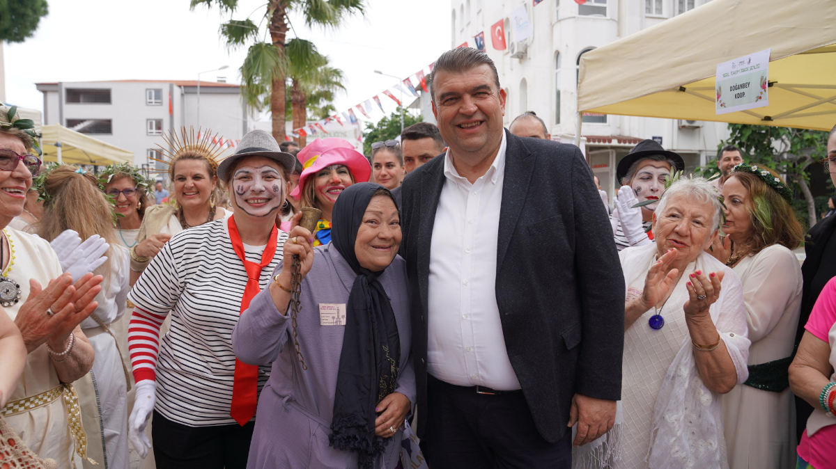 Seferihisar’da 13. Yerel Tohum Takas Şenliği coşkuyla gerçekleşti; 500 bin fide dağıtıldı