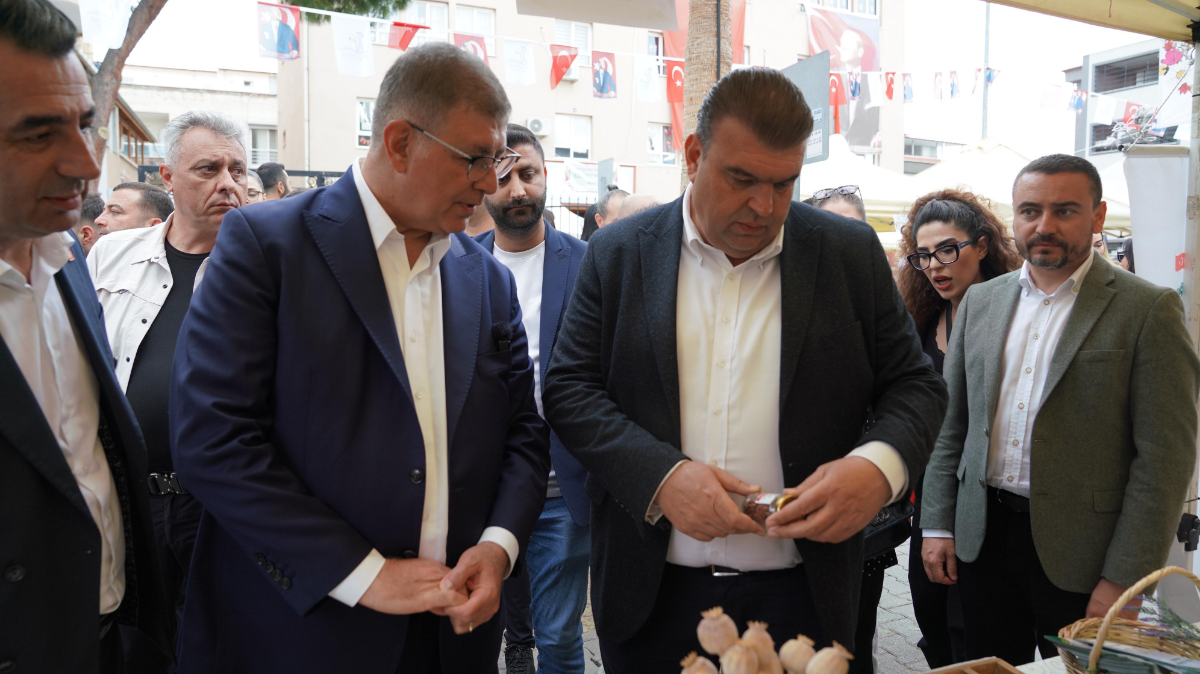 Seferihisar’da 13. Yerel Tohum Takas Şenliği coşkuyla gerçekleşti; 500 bin fide dağıtıldı