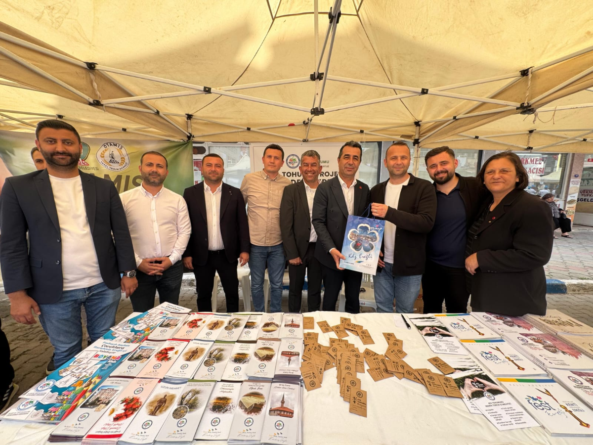 Seferihisar’da 13. Yerel Tohum Takas Şenliği coşkuyla gerçekleşti; 500 bin fide dağıtıldı