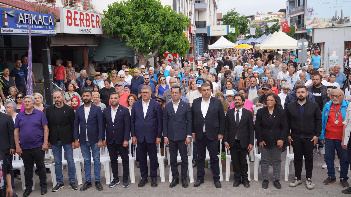 Seferihisar’da 13. Yerel Tohum Takas Şenliği coşkuyla gerçekleşti; 500 bin fide dağıtıldı