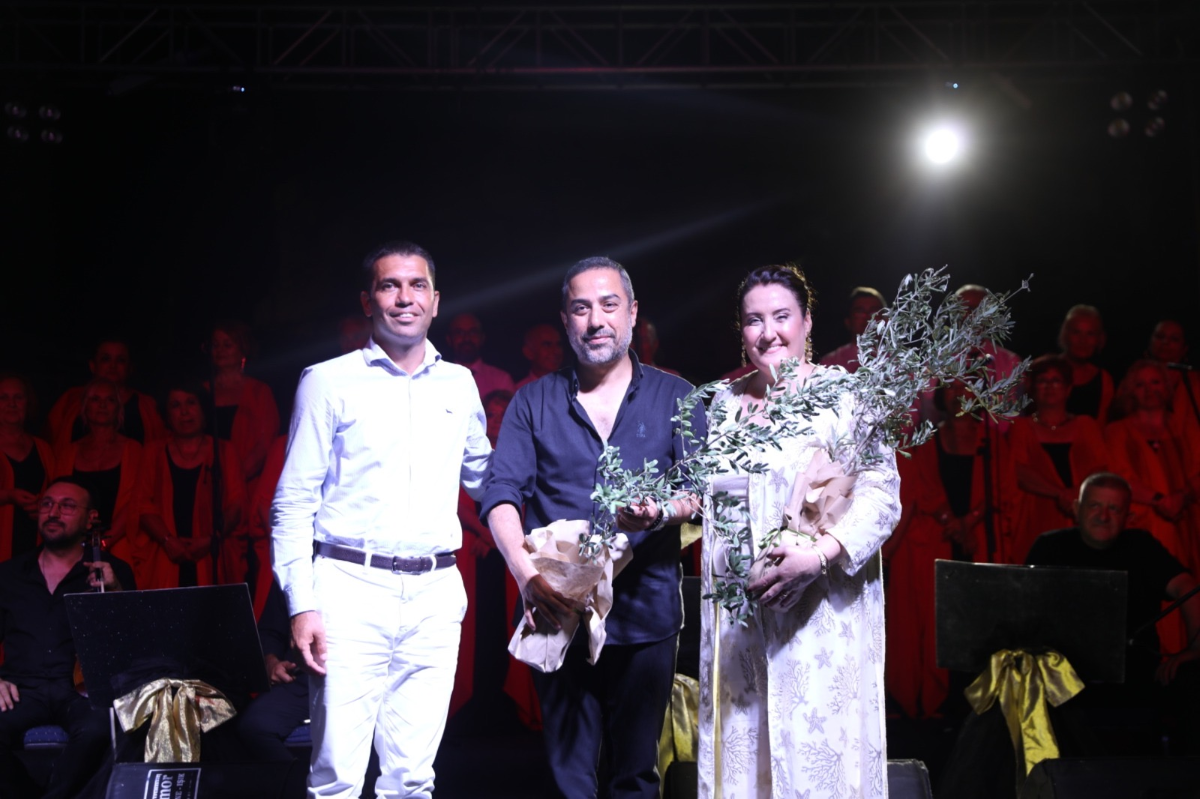 Seferihisar'da sanat ve dayanışma “Yıldızların Altında” buluştu