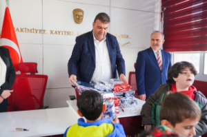 Başkan Yetişkin: Oyuncakları çocuklara kendi ellerimle dağıtacağım”