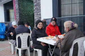 Başkan Yetişkin Ürkmez’de hemşehrileriyle iftar sofrasında buluştu