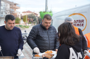 Başkan Yetişkin Ürkmez’de hemşehrileriyle iftar sofrasında buluştu