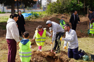 "Bir fidan, bir gelecek”; Seferihisar’da çocuklar "Hatıra Ormanı” kurdu