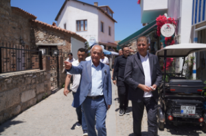 Cemil Tugay Seferihisar’da çalışmaları yerinde inceledi: "Seferihisar’a değer katacak her adımın yanında olacağız”