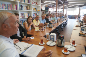 Fuat Gümüş muhtarlarla Çamlık Genç Kafe’de buluştu