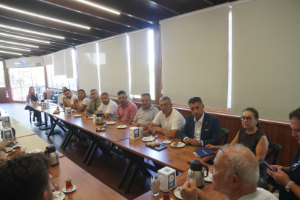 Fuat Gümüş muhtarlarla Çamlık Genç Kafe’de buluştu