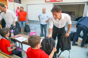 Seferihisar Belediyesi’nden öğrencilere kırtasiye desteği