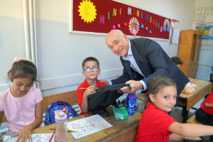 Seferihisar Belediyesi’nden öğrencilere kırtasiye desteği