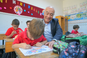 Seferihisar Belediyesi’nden öğrencilere kırtasiye desteği
