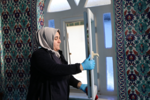 Seferihisar Belediyesi’nden Ramazan öncesi ibadethanelerde kapsamlı temizlik seferberliği
