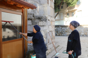 Seferihisar Belediyesi’nden Ramazan öncesi ibadethanelerde kapsamlı temizlik seferberliği