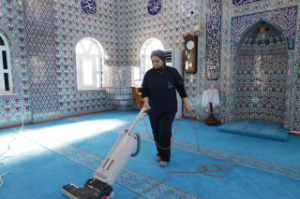Seferihisar Belediyesi’nden Ramazan öncesi ibadethanelerde kapsamlı temizlik seferberliği