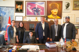 Seferihisar’da 23 Nisan coşkusu: Başkanlık koltuğu çocuklara emanet