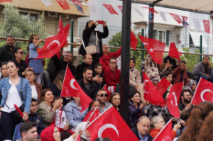 Seferihisar’da 23 Nisan coşkusu; Yarınların ışığı çocuklar sahnedeydi