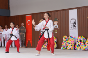 Seferihisar’da 23 Nisan coşkusu; Yarınların ışığı çocuklar sahnedeydi