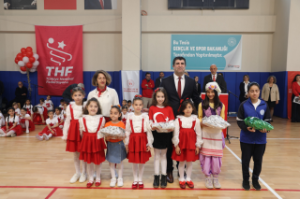 Seferihisar’da 23 Nisan coşkusu; Yarınların ışığı çocuklar sahnedeydi