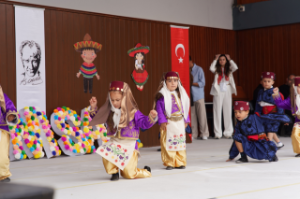 Seferihisar’da 23 Nisan coşkusu; Yarınların ışığı çocuklar sahnedeydi
