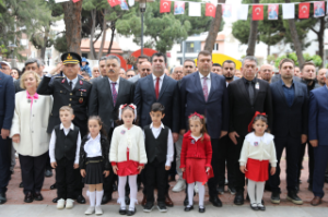 Seferihisar’da 23 Nisan coşkusu; Yarınların ışığı çocuklar sahnedeydi