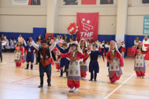 Seferihisar’da 23 Nisan coşkusu; Yarınların ışığı çocuklar sahnedeydi