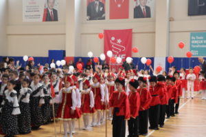 Seferihisar’da 23 Nisan coşkusu; Yarınların ışığı çocuklar sahnedeydi