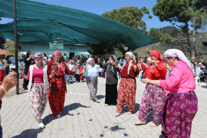 Seferihisar’da bahar üç koldan geldi: "Hıdırellez Coşkusu” ilçeyi sardı