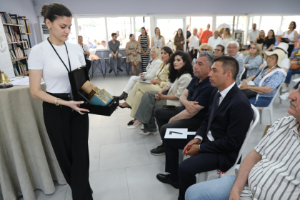Seferihisar’da "Bir Çınar Bin Umut” Etkinliği: Üçüncü Yaş Üniversitesi dönem sonu coşkuyla kutlandı
