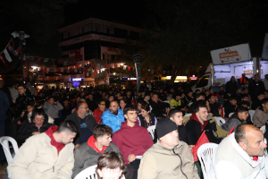 Seferihisar’da dev ekranda zafer coşkusu: Türkiye 1-0 kazandı