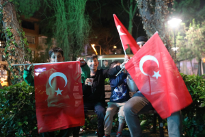 Seferihisar’da dev ekranda zafer coşkusu: Türkiye 1-0 kazandı