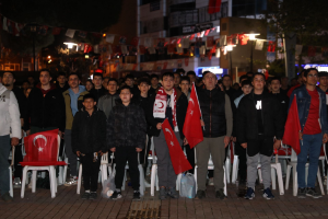 Seferihisar’da dev ekranda zafer coşkusu: Türkiye 1-0 kazandı