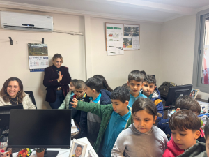 Seferihisar’da miniklerden anlamlı ziyaret: Başkan Yetişkin öğrencilerle buluştu