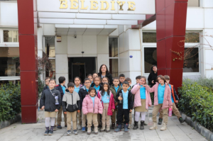 Seferihisar’da miniklerden anlamlı ziyaret: Başkan Yetişkin öğrencilerle buluştu