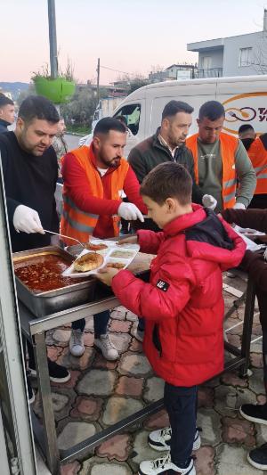Seferihisar’da Ramazan dayanışması ilk iftarla başladı