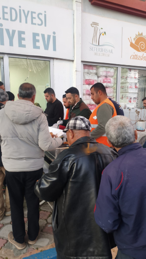 Seferihisar’da Ramazan dayanışması ilk iftarla başladı