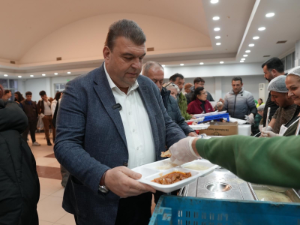 Seferihisar’da Ramazan dayanışması ilk iftarla başladı