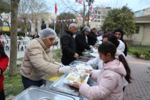 Seferihisar’ın kalbinde bin kişilik "İftar Sofrası” kuruldu