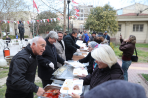 Seferihisar’ın kalbinde bin kişilik "İftar Sofrası” kuruldu