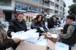 Seferihisar’ın kalbinde bin kişilik "İftar Sofrası” kuruldu