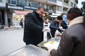 Seferihisar’ın kalbinde bin kişilik "İftar Sofrası” kuruldu