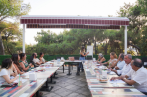 Sınırlar kelimelere dönüştü, hikâyeler ortak hafızaya dönüşüyor;
