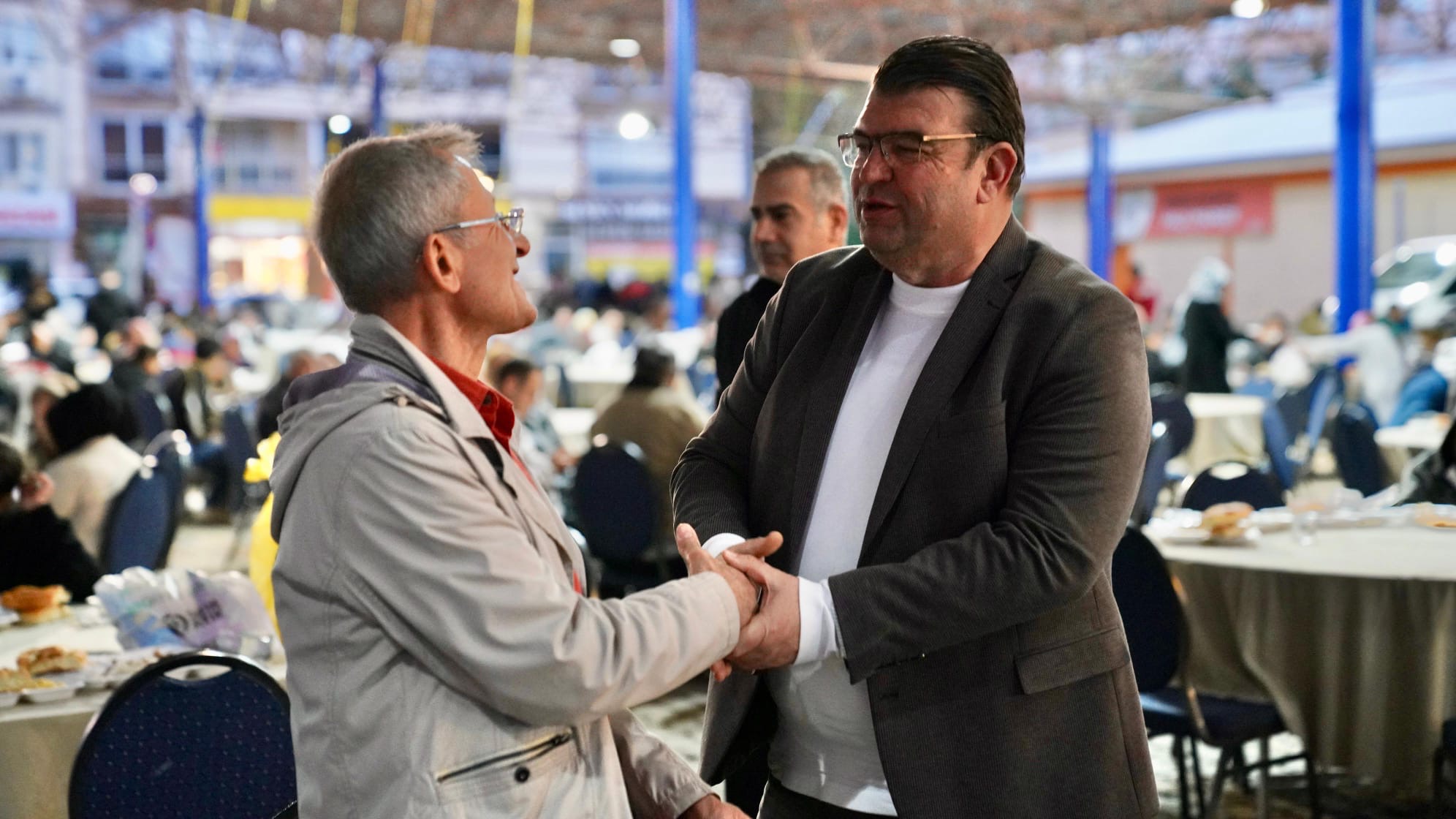 Seferihisar Pazar Yeri’nde binler iftarda buluştu