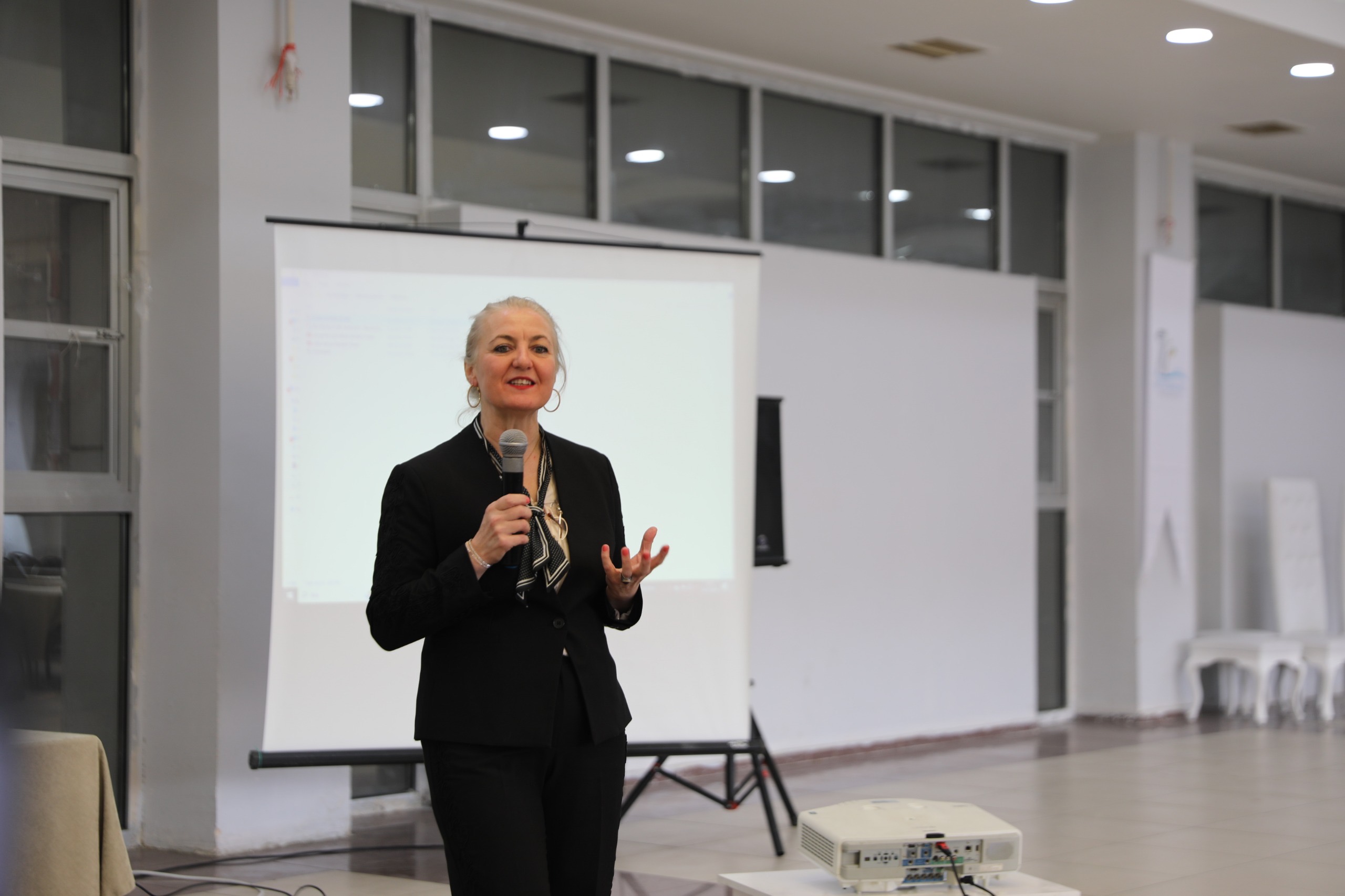 Seferihisar’da kişisel gelişim sohbetleri devam ediyor